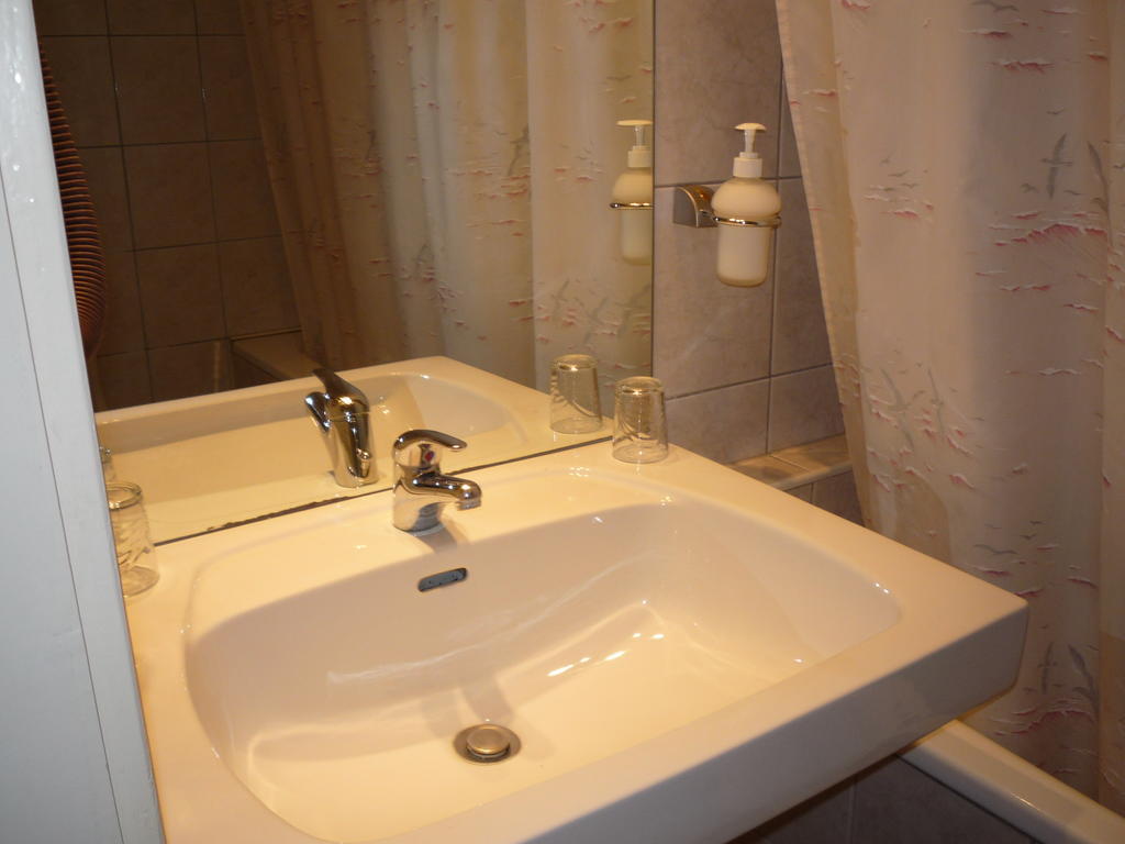 Kaloz Fregatt Panzio & Etterem Hotel Tata Room photo